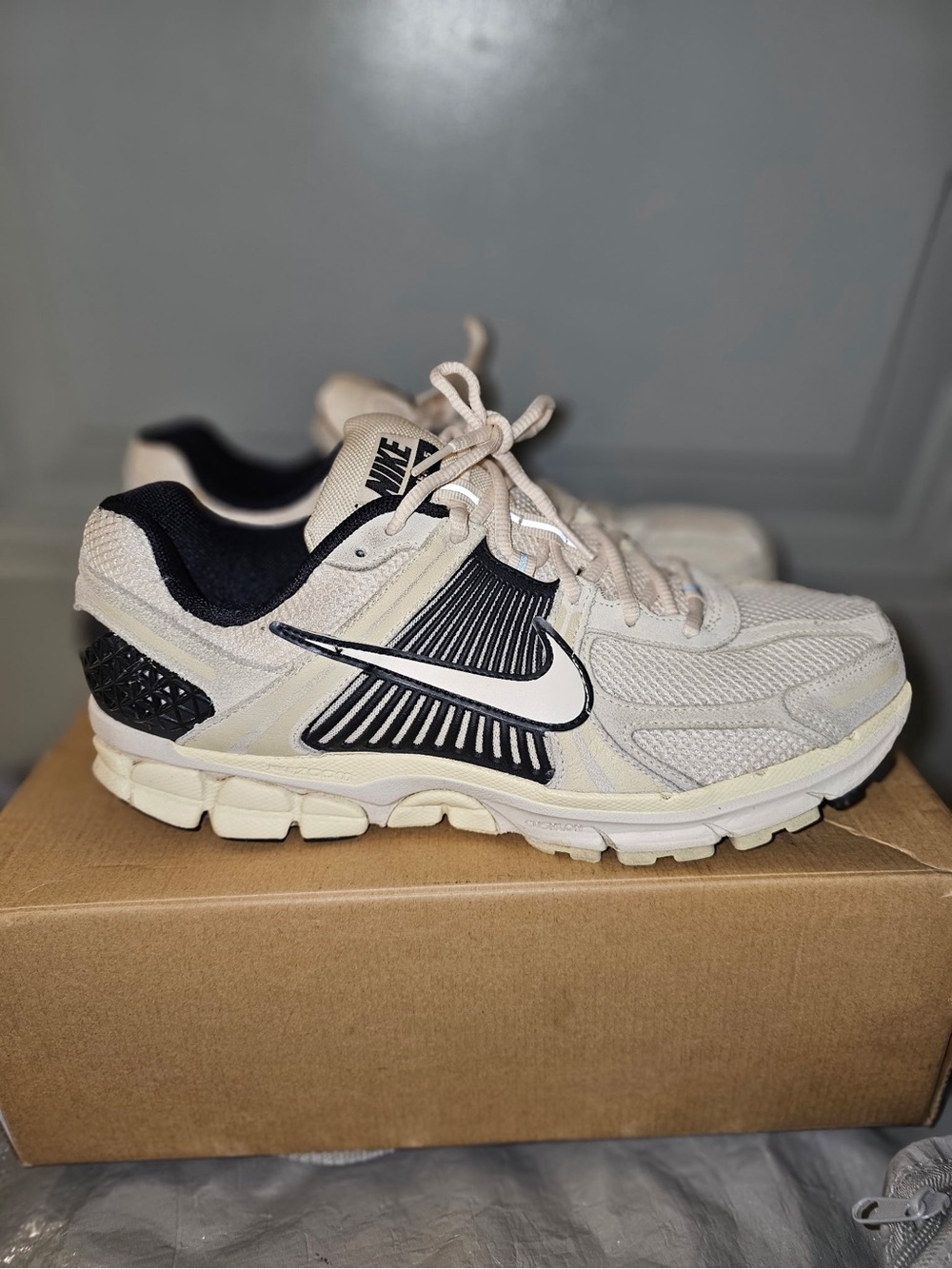 Nike Men’s Sneakers in Off-White and Black